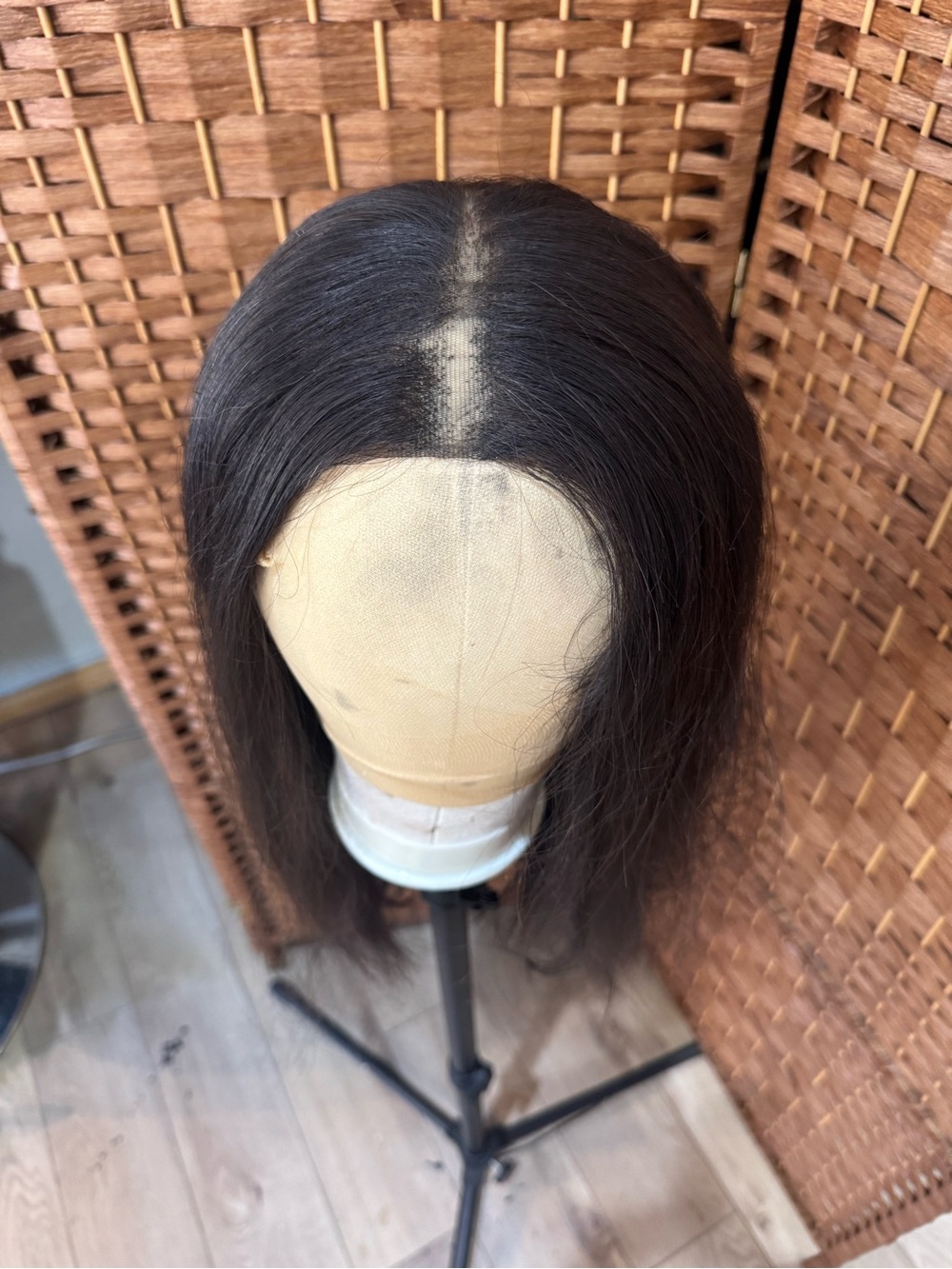 22-inch Straight Lace Front Wig - Natural Black, Sleek Center Part - Picture 4 of 4